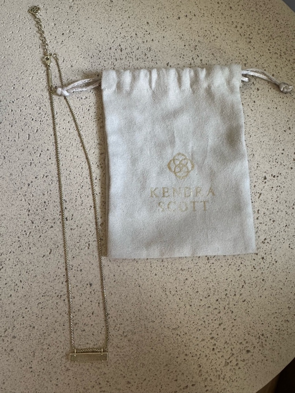 KENDRA SCOTT Leanor Gold Bar Pendant Necklace Iridescent Drusy